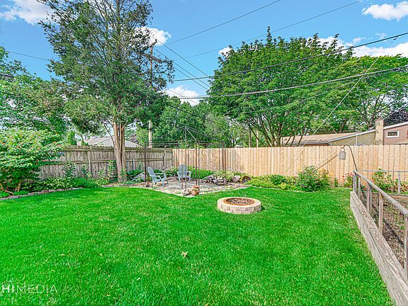 3rd image of 944 S La Londe Ave