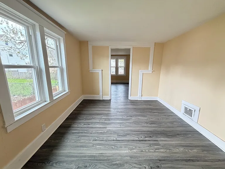 125 Edison Ave — Photo 16