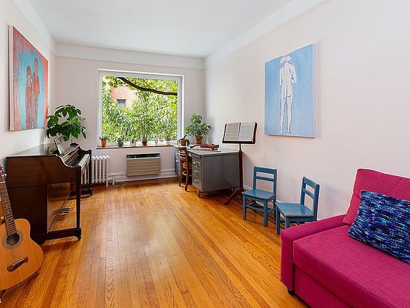 3rd image of 240 E 33rd St Unit Townhouse