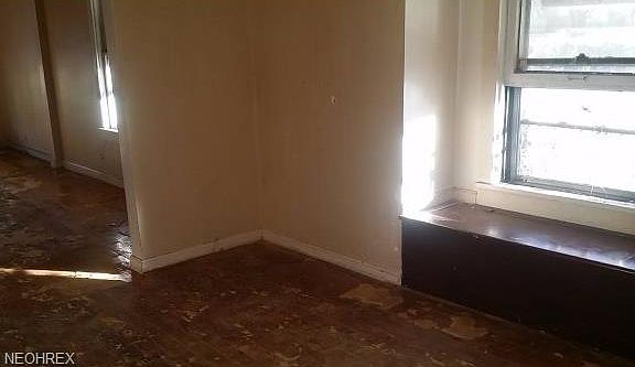 4th image of 3298 E 128th St