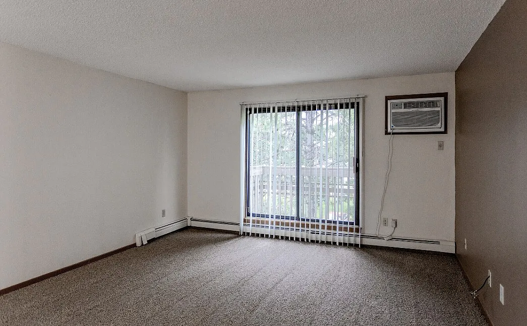 Norway Pines Apartments — Photo 2