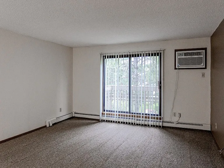 Norway Pines Apartments — Photo 2