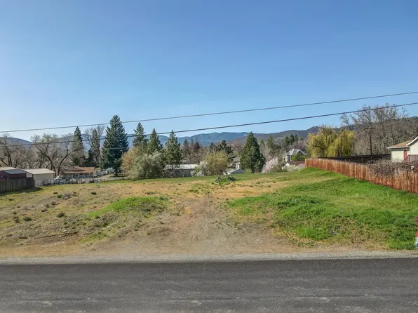 212 S Fairchild St, Yreka, CA 96097