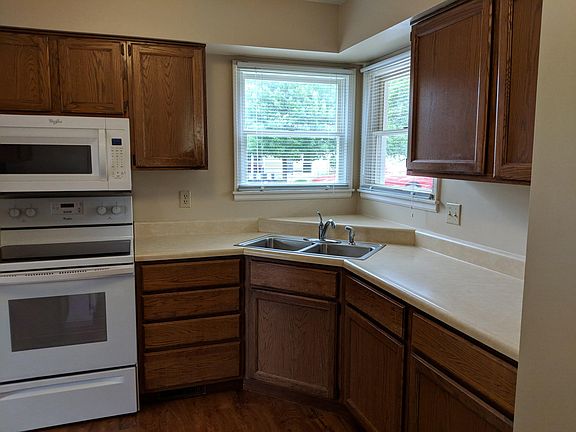 5th image of 319 Evergreen Ct