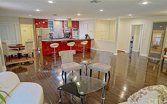 4th image of 4030 Beverly Glen Blvd
