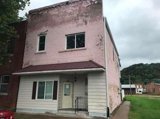 209 Front St, Cassville, WI 53806