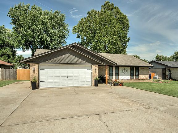 3rd image of 2408 Southlawn Pl