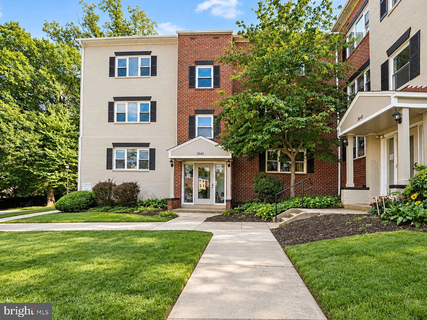 3045 Patrick Henry Dr — Photo 2