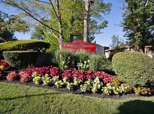 359 Country Club Ln, Pomona, NY 10970