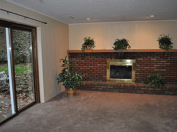 3rd image of 9444 Shady Oaks St NW