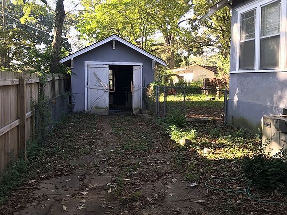 2nd image of 1610 Elm St