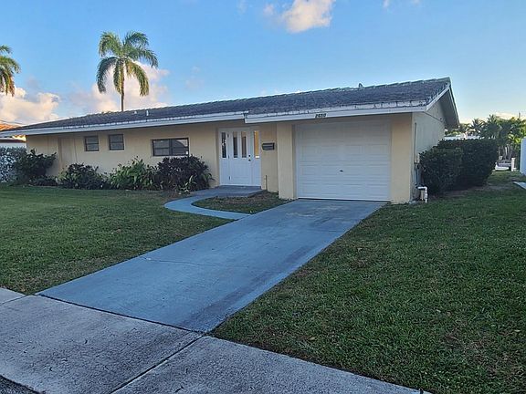3rd image of 2650 NE 48th Ct