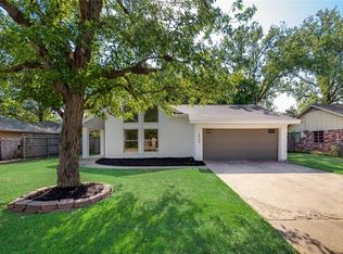 1800 Meadow Lane Ter, Fort Worth, TX 76112