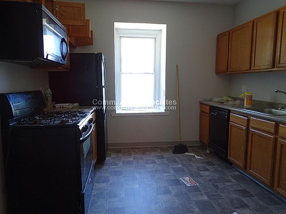 2nd image of 172 Bigelow St #2
