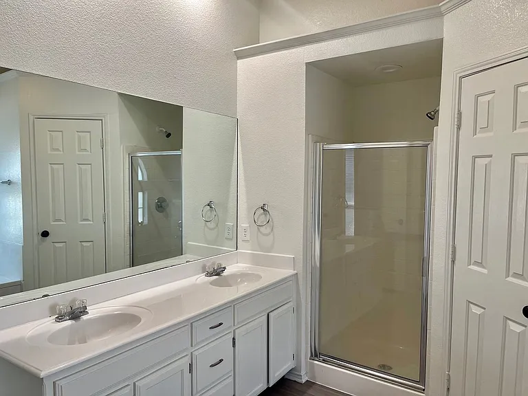 517 Meadowcrest Dr — Photo 10