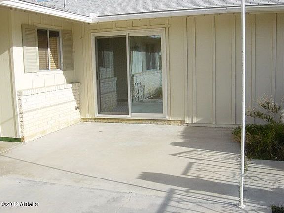 4th image of 10421 W Camelot Cir