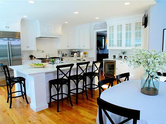 5th image of 7 Thornwood Dr