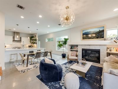 2203 Chunk Ct, Dallas, TX, 75206