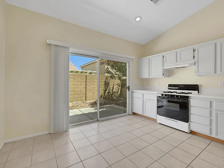 10356 Rocky Waters Ave — Photo 7