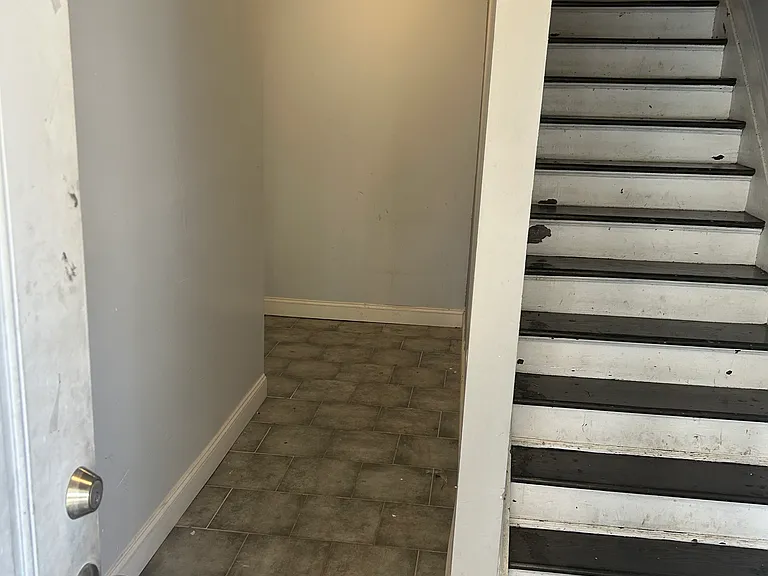 484 Avon Ave #1 — Photo 3