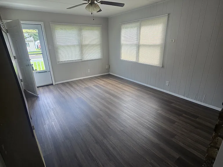 203 Crystal Lake Dr — Photo 2