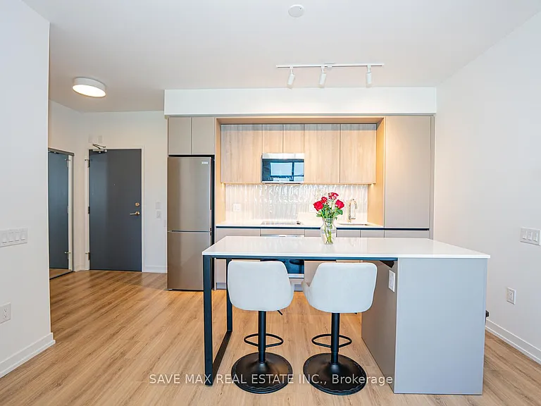 2485 Eglinton Ave W #402 — Photo 10