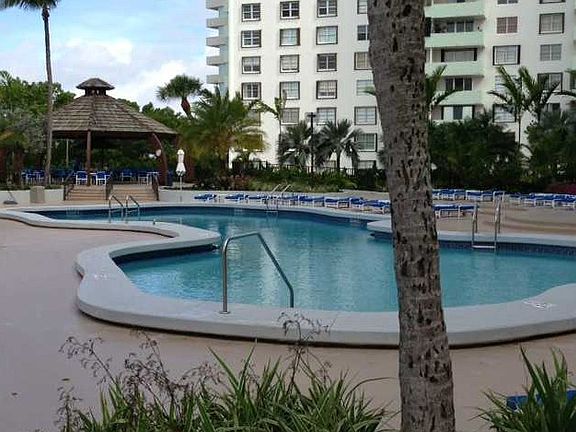 5th image of 9 Island Ave APT 1911