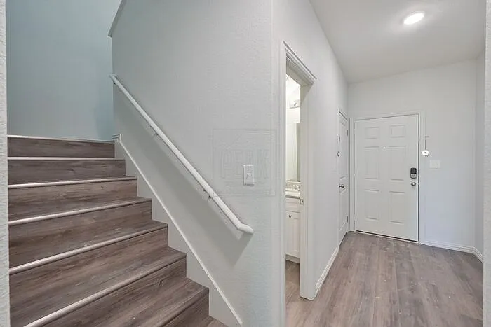 2 bed, 1.5 bath, 930 sqft, $1,540 — Photo 3
