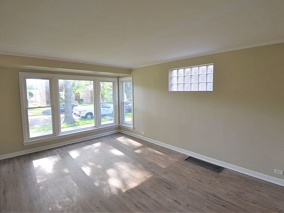 3rd image of 8109 S Christiana Ave