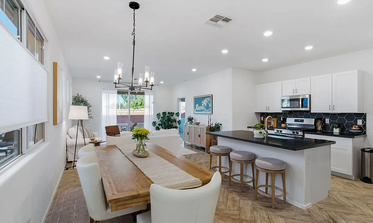 13184 N 146th Ln — Photo 2