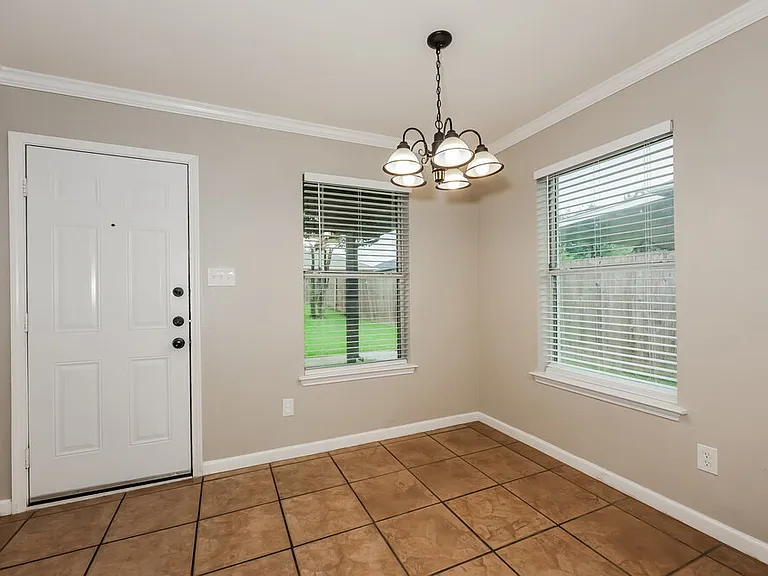 6101 Rising Meadow Dr — Photo 6