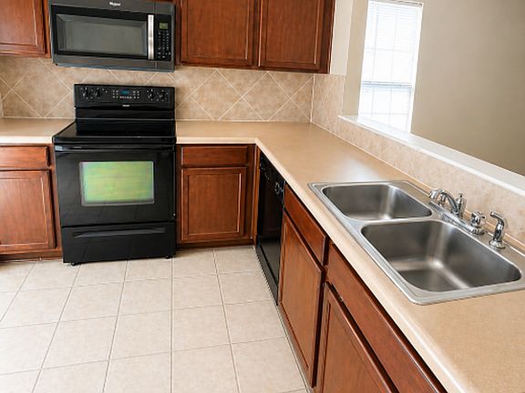 4th image of 3305 Neel Ct