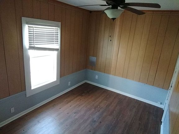 5th image of 404 Woodrow St