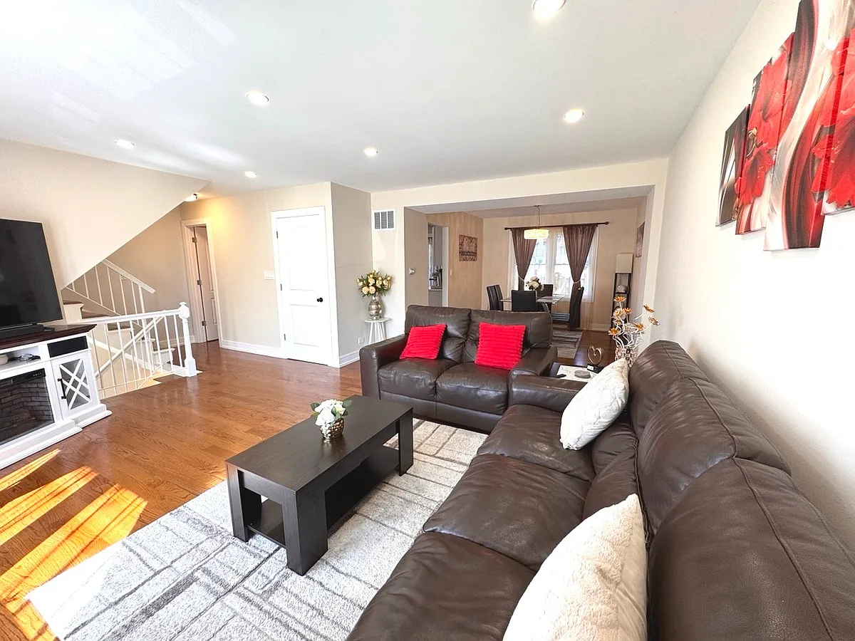 Building Photo - 2210 Clifton Pl