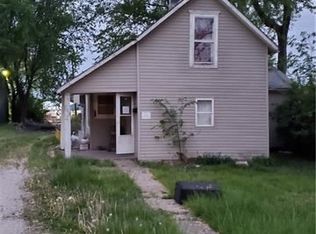 903 Shawnee St, Hiawatha, KS 66434