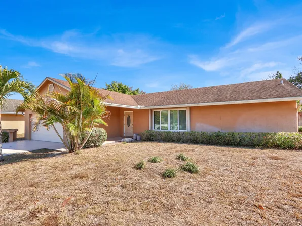 105 Sunflower Circle, Royal Palm Beach, FL 33411