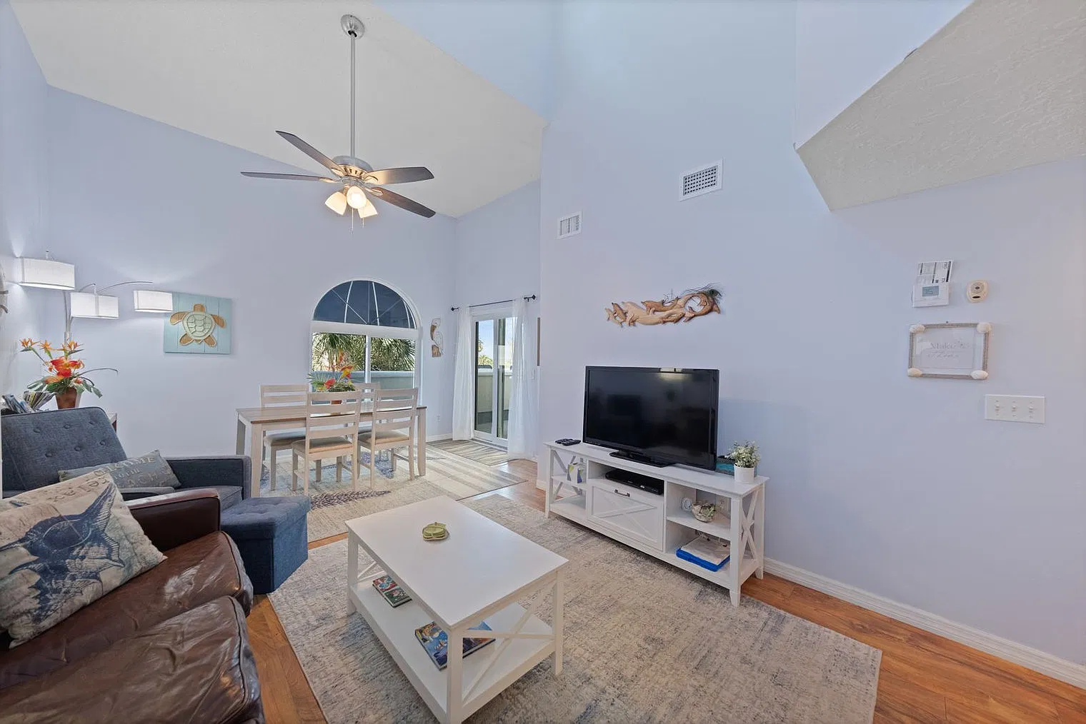 2 bed, 2.0 bath, 12378 sqft, $6,741 — Photo 2