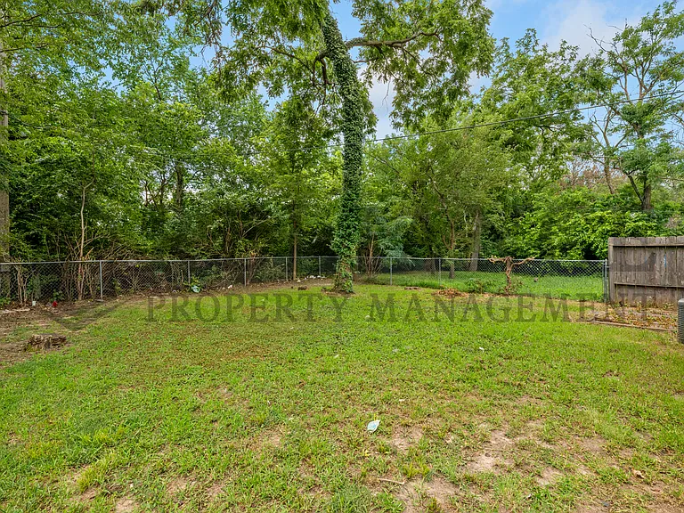 2009 N Old Manor St — Photo 6