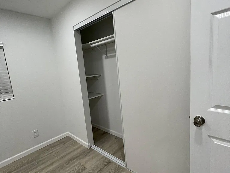 Closet bedroom 3