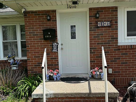 3rd image of 1016 Baker Dr