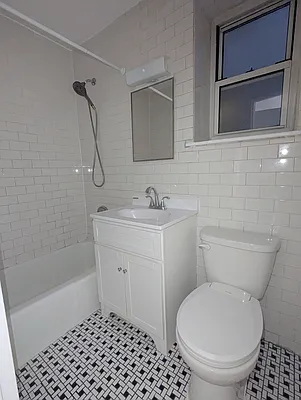 Bathroom, photo 1
