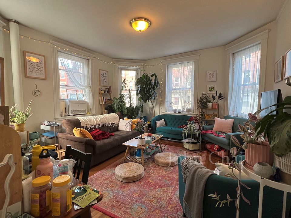 1st image of 10 Orkney Rd APT 3