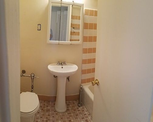 5th image of 465 E 7th St #56