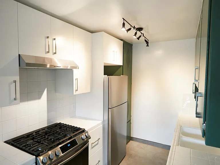 3700 Inglewood Blvd #7 — Photo 4