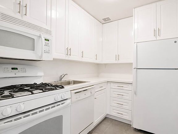 4th image of 201 E 12th St APT 202