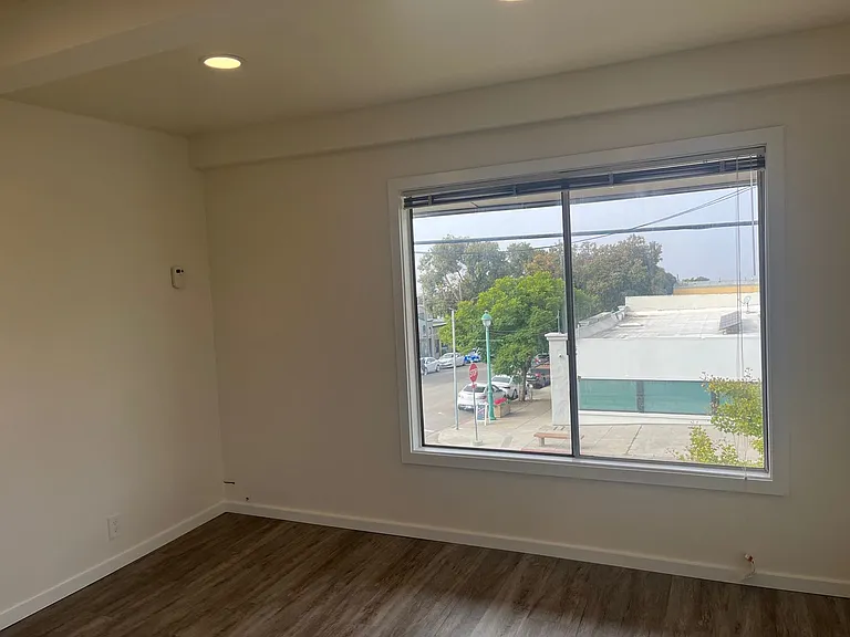 828 Napa Ave — Photo 7