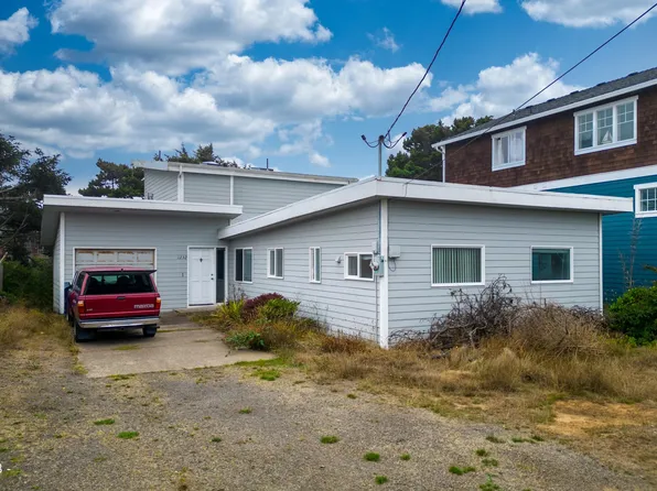 1232 NW 16th St, Lincoln City, OR 97367