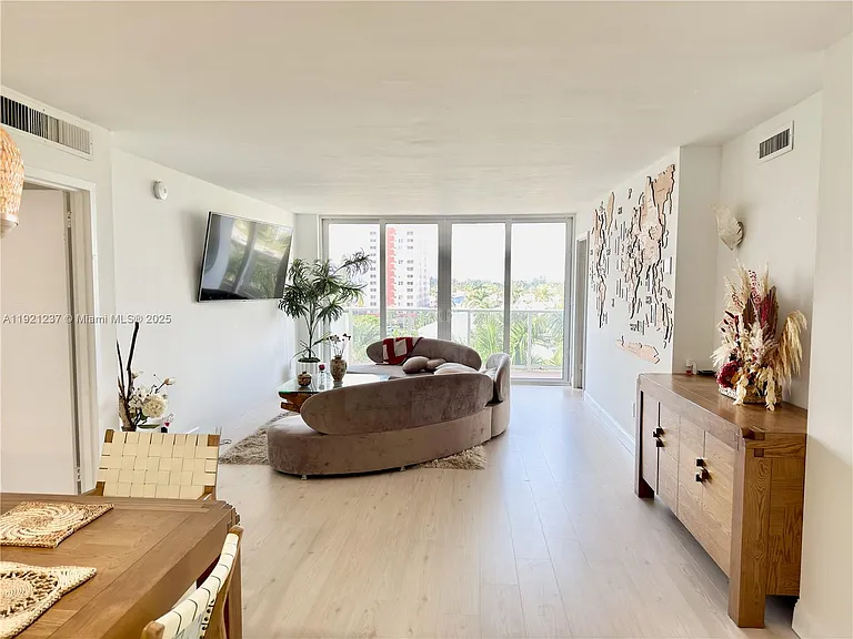 3140 S Ocean Dr #512 — Photo 3