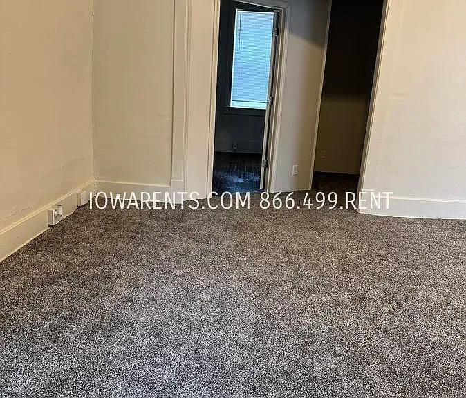 702 N 6th St — Photo 1