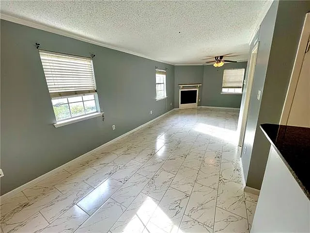 2 bed, 1.5 bath, 801 sqft, $1,400 — Photo 3